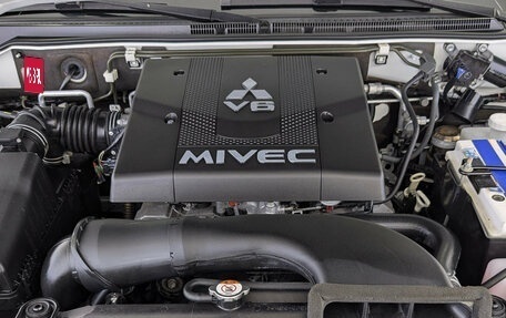 Mitsubishi Pajero IV, 2020 год, 3 395 000 рублей, 9 фотография