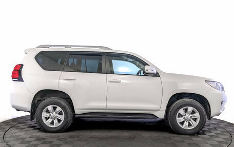 Toyota Land Cruiser Prado 150 рестайлинг 2, 2021 год, 4 599 000 рублей, 4 фотография