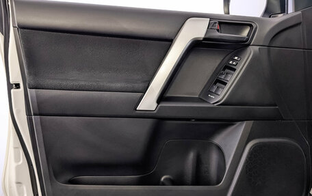 Toyota Land Cruiser Prado 150 рестайлинг 2, 2021 год, 4 599 000 рублей, 19 фотография