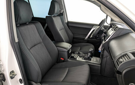 Toyota Land Cruiser Prado 150 рестайлинг 2, 2021 год, 4 599 000 рублей, 24 фотография