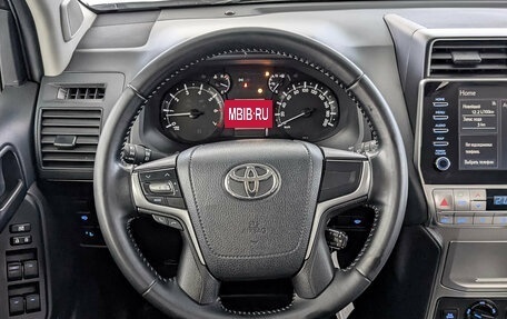 Toyota Land Cruiser Prado 150 рестайлинг 2, 2021 год, 4 599 000 рублей, 22 фотография
