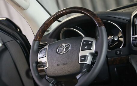 Toyota Land Cruiser 200, 2015 год, 3 249 000 рублей, 9 фотография