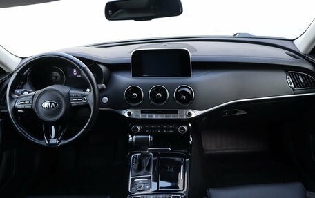 KIA Stinger I, 2019 год, 2 400 000 рублей, 14 фотография