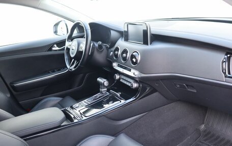 KIA Stinger I, 2019 год, 2 400 000 рублей, 10 фотография