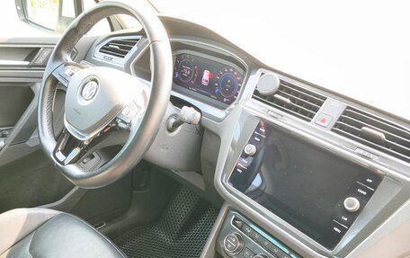 Volkswagen Tiguan II, 2019 год, 2 600 000 рублей, 13 фотография