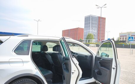 Volkswagen Tiguan II, 2019 год, 2 600 000 рублей, 19 фотография