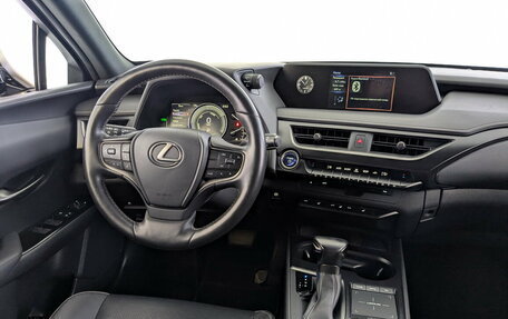 Lexus UX I, 2022 год, 3 999 000 рублей, 28 фотография