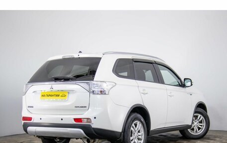Mitsubishi Outlander III рестайлинг 3, 2014 год, 1 479 000 рублей, 4 фотография