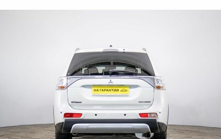Mitsubishi Outlander III рестайлинг 3, 2014 год, 1 479 000 рублей, 5 фотография