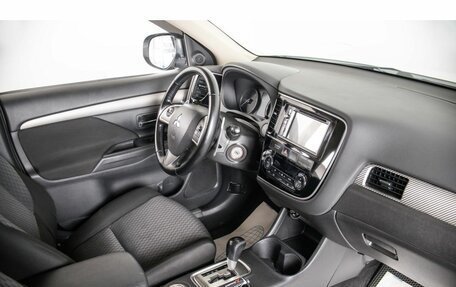 Mitsubishi Outlander III рестайлинг 3, 2014 год, 1 479 000 рублей, 10 фотография
