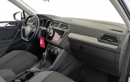 Volkswagen Tiguan II, 2020 год, 2 180 000 рублей, 19 фотография