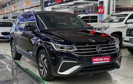 Volkswagen Tiguan II, 2022 год, 2 235 000 рублей, 1 фотография