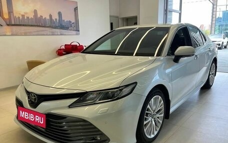 Toyota Camry, 2018 год, 2 800 000 рублей, 1 фотография
