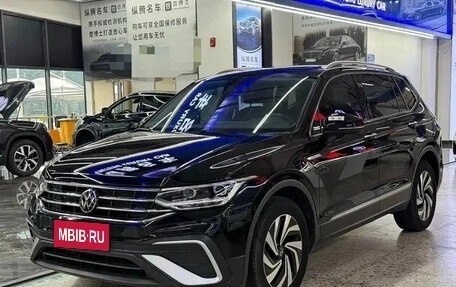 Volkswagen Tiguan II, 2022 год, 2 235 000 рублей, 3 фотография