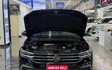 Volkswagen Tiguan II, 2022 год, 2 235 000 рублей, 14 фотография