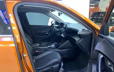 Peugeot 2008 II, 2022 год, 1 350 000 рублей, 8 фотография