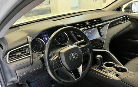 Toyota Camry, 2018 год, 2 800 000 рублей, 10 фотография