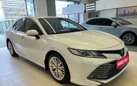 Toyota Camry, 2018 год, 2 800 000 рублей, 3 фотография