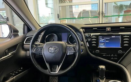 Toyota Camry, 2018 год, 2 800 000 рублей, 12 фотография