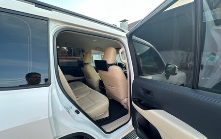 Toyota Land Cruiser, 2022 год, 11 000 000 рублей, 17 фотография