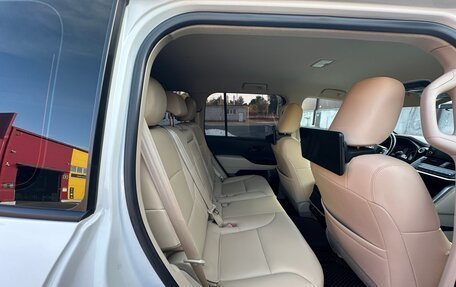 Toyota Land Cruiser, 2022 год, 11 000 000 рублей, 18 фотография