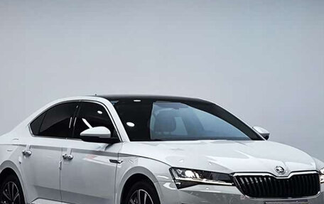 Skoda Superb III рестайлинг, 2023 год, 1 580 000 рублей, 3 фотография