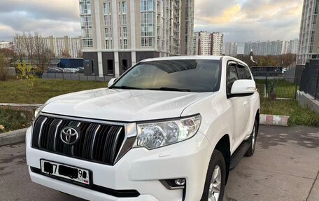 Toyota Land Cruiser Prado 150 рестайлинг 2, 2018 год, 4 370 000 рублей, 2 фотография