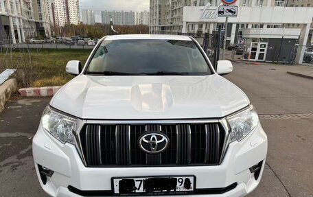 Toyota Land Cruiser Prado 150 рестайлинг 2, 2018 год, 4 370 000 рублей, 5 фотография
