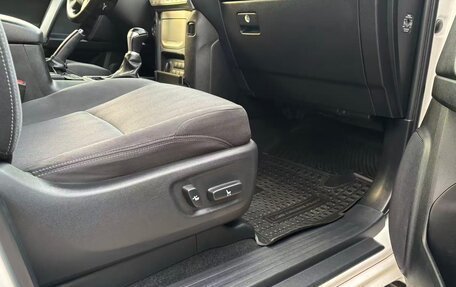 Toyota Land Cruiser Prado 150 рестайлинг 2, 2018 год, 4 370 000 рублей, 16 фотография