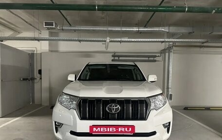 Toyota Land Cruiser Prado 150 рестайлинг 2, 2018 год, 4 370 000 рублей, 10 фотография