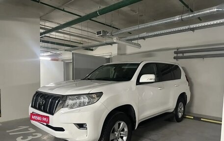 Toyota Land Cruiser Prado 150 рестайлинг 2, 2018 год, 4 370 000 рублей, 9 фотография