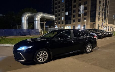 Toyota Camry, 2021 год, 3 050 000 рублей, 2 фотография