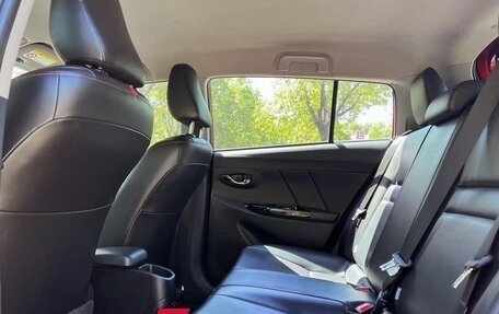 Toyota Yaris XP150 рестайлинг, 2022 год, 980 000 рублей, 13 фотография