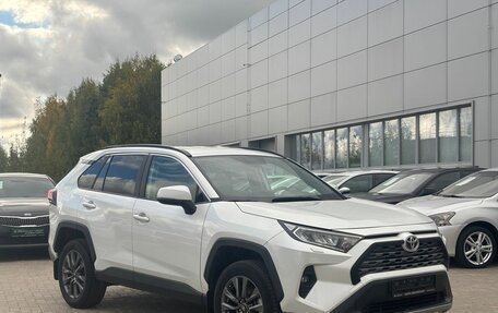 Toyota RAV4, 2020 год, 3 150 000 рублей, 2 фотография