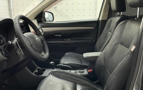Mitsubishi Outlander III рестайлинг 3, 2014 год, 1 200 000 рублей, 11 фотография