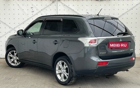 Mitsubishi Outlander III рестайлинг 3, 2014 год, 1 200 000 рублей, 5 фотография
