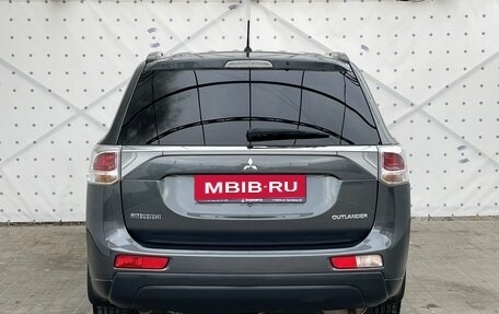 Mitsubishi Outlander III рестайлинг 3, 2014 год, 1 200 000 рублей, 6 фотография