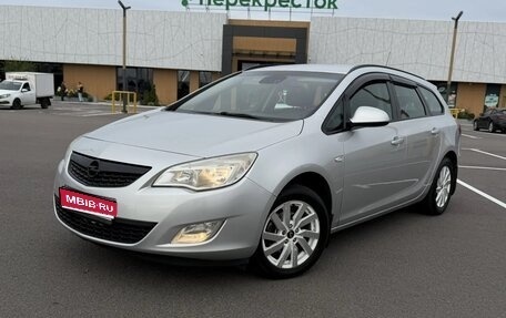 Opel Astra J, 2011 год, 585 000 рублей, 1 фотография