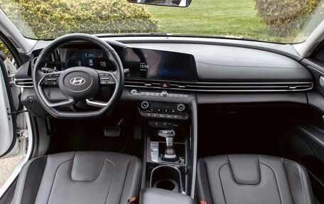 Hyundai Elantra, 2023 год, 1 625 000 рублей, 16 фотография