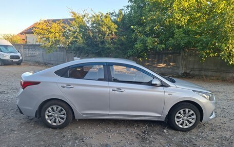 Hyundai Solaris II рестайлинг, 2017 год, 900 000 рублей, 4 фотография