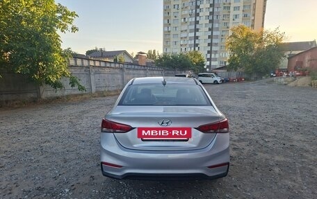 Hyundai Solaris II рестайлинг, 2017 год, 900 000 рублей, 6 фотография