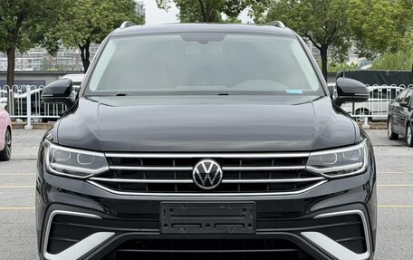 Volkswagen Tiguan II, 2023 год, 2 453 000 рублей, 4 фотография