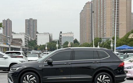 Volkswagen Tiguan II, 2023 год, 2 453 000 рублей, 3 фотография