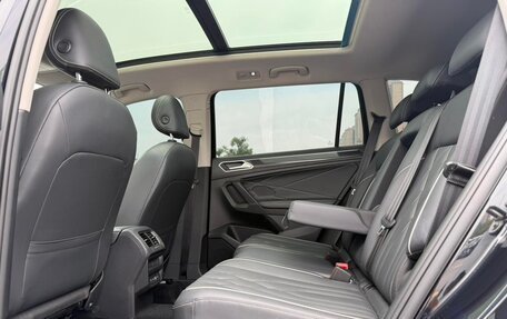 Volkswagen Tiguan II, 2023 год, 2 453 000 рублей, 8 фотография