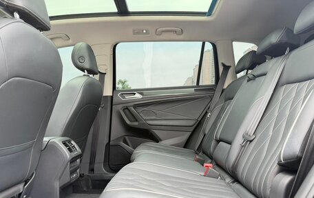 Volkswagen Tiguan II, 2023 год, 2 453 000 рублей, 6 фотография