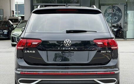 Volkswagen Tiguan II, 2023 год, 2 453 000 рублей, 5 фотография