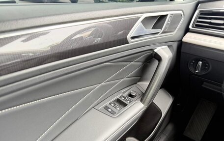 Volkswagen Tiguan II, 2023 год, 2 453 000 рублей, 17 фотография