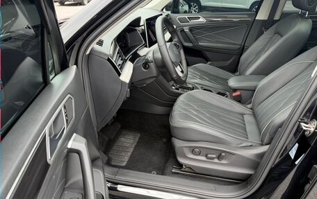 Volkswagen Tiguan II, 2023 год, 2 453 000 рублей, 16 фотография