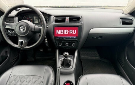 Volkswagen Jetta VI, 2011 год, 450 000 рублей, 10 фотография