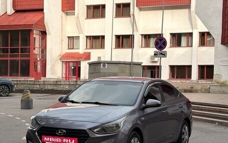 Hyundai Solaris II рестайлинг, 2017 год, 890 000 рублей, 2 фотография